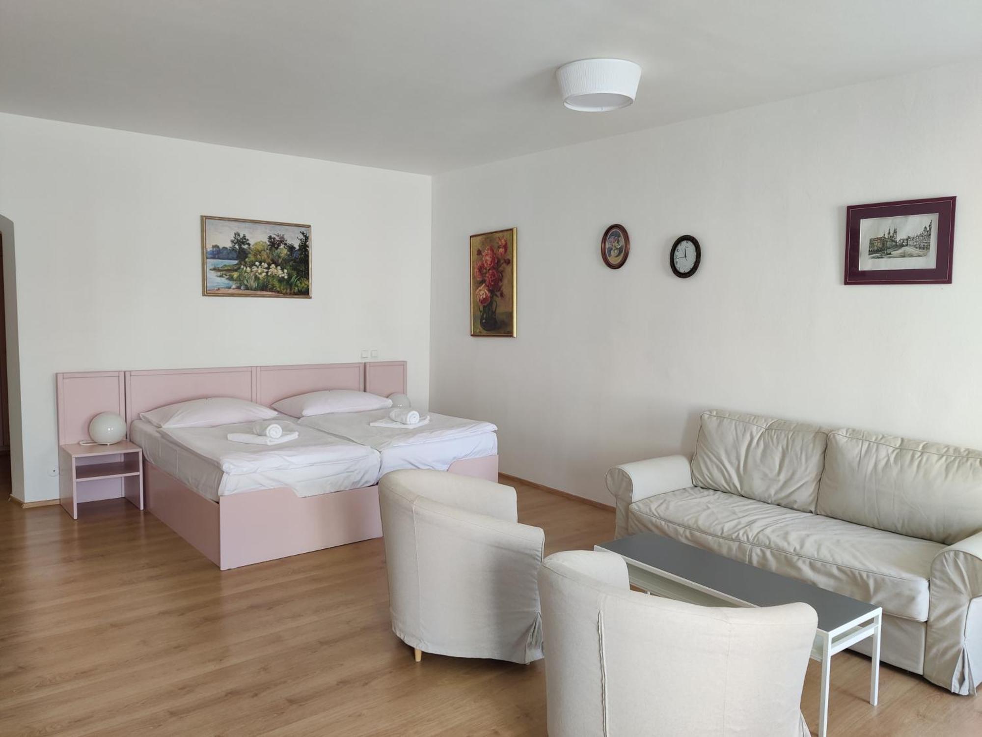 Hotel Celerin Telč Extérieur photo